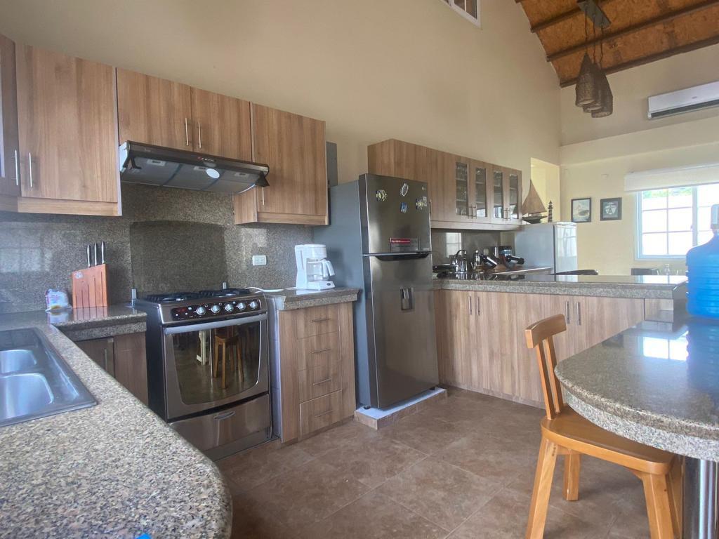 Vendo de Oportunidad Casa en Punta Blanca Santa Elenax