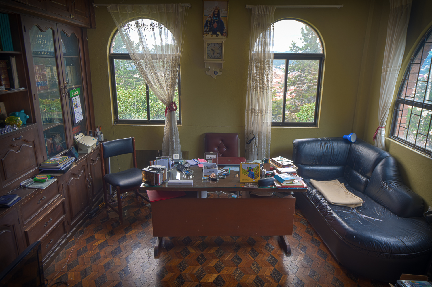 Se Vende Casa de 3 Pisos incluye Departamento Independiente Sector Canal 2 en Cuenca