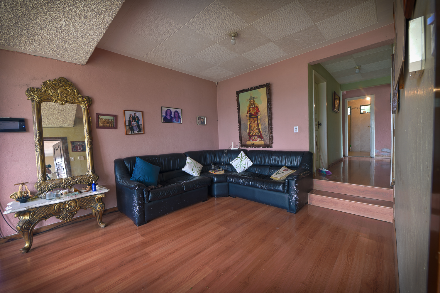 Se Vende Casa de 3 Pisos incluye Departamento Independiente Sector Canal 2 en Cuenca