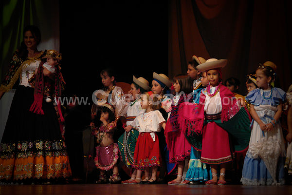 Elección Traje Típico con las Candidatas a Miss Ecuador 2009