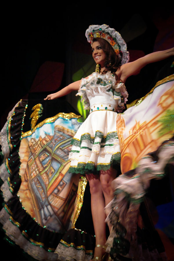 Elección Traje Típico con las Candidatas a Miss Ecuador 2009