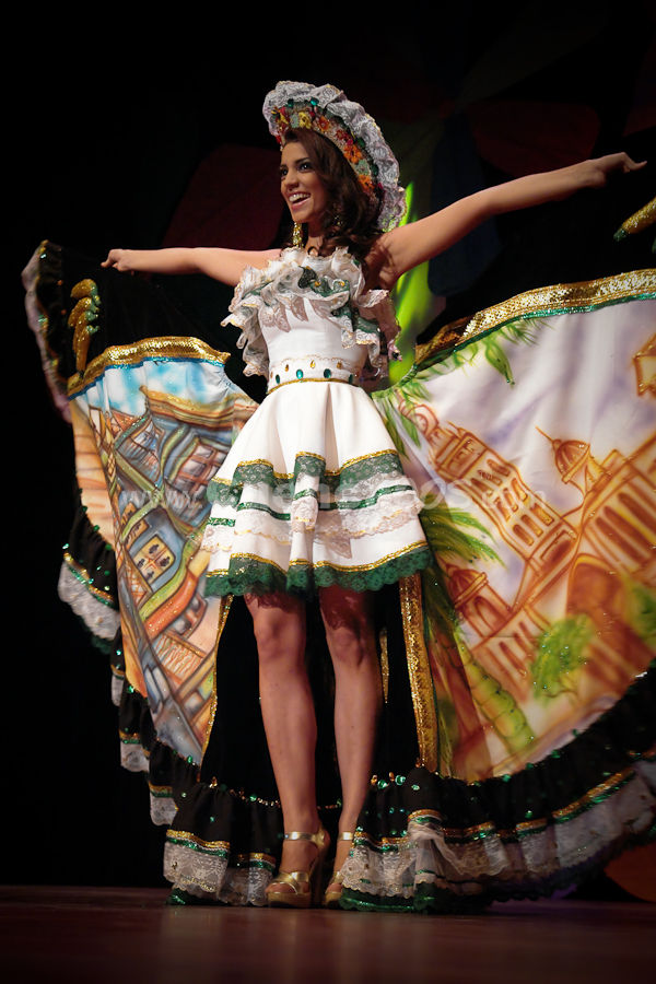 Elección Traje Típico con las Candidatas a Miss Ecuador 2009