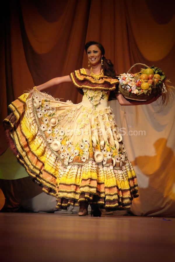 Elección Traje Típico con las Candidatas a Miss Ecuador 2009