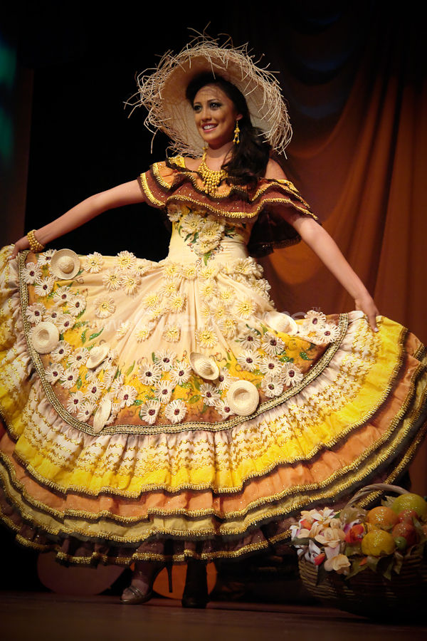 Elección Traje Típico con las Candidatas a Miss Ecuador 2009