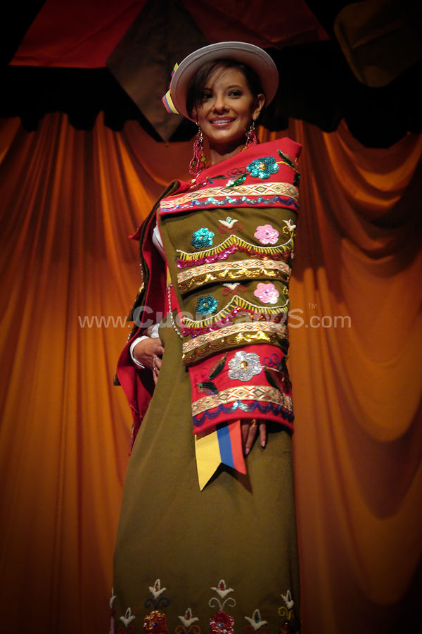Elección Traje Típico con las Candidatas a Miss Ecuador 2009