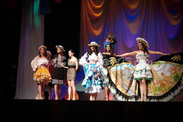 Elección Traje Típico con las Candidatas a Miss Ecuador 2009
