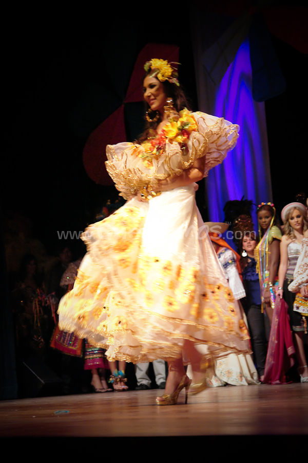 Elección Traje Típico con las Candidatas a Miss Ecuador 2009