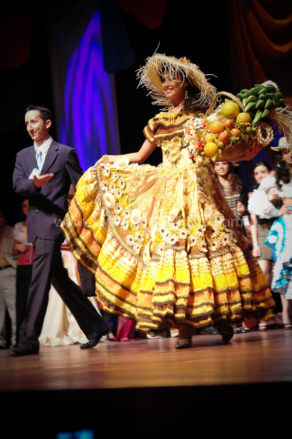 Elección Traje Típico con las Candidatas a Miss Ecuador 2009