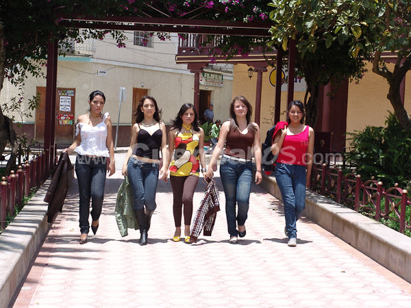 Paseo de las Candidatas