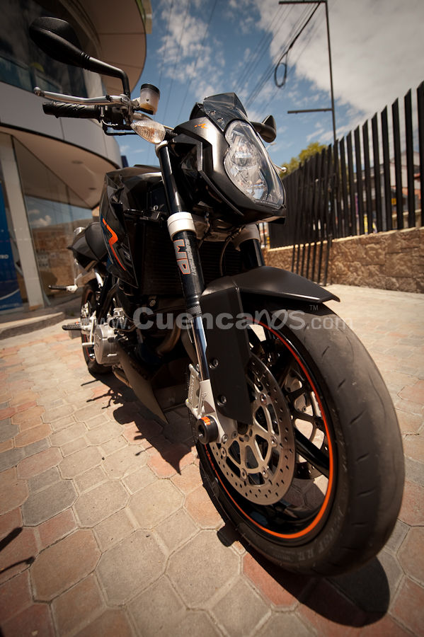 Motos y Modelos en Plaza Bocatti