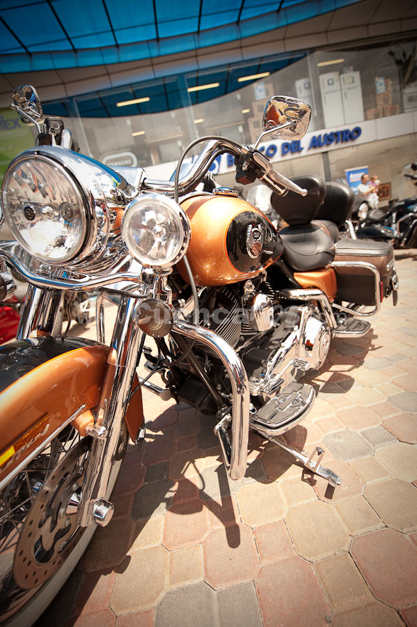 Motos y Modelos en Plaza Bocatti