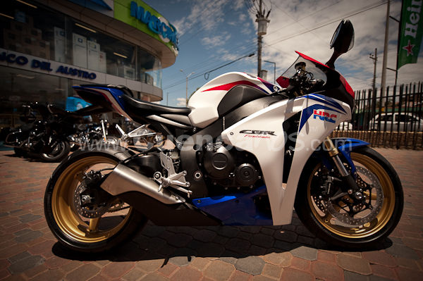 Motos y Modelos en Plaza Bocatti