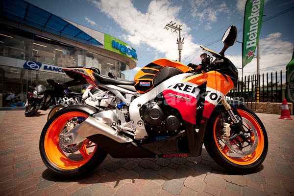 Motos y Modelos en Plaza Bocatti