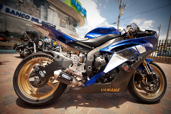 Motos y Modelos en Plaza Bocatti