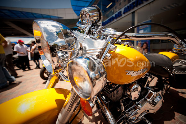 Motos y Modelos en Plaza Bocatti