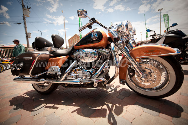 Motos y Modelos en Plaza Bocatti