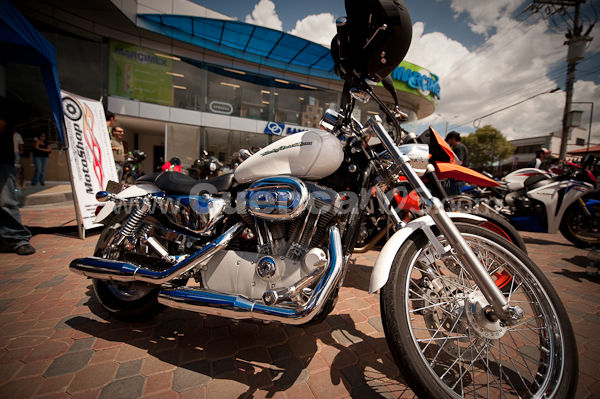 Motos y Modelos en Plaza Bocatti