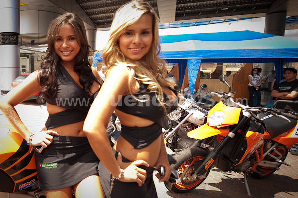 Motos y Modelos en Plaza Bocatti