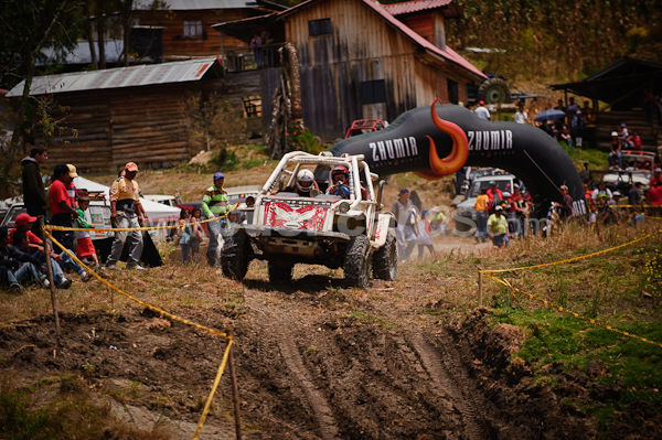 4 x 4 en Sayausi 23 de Agosto del 2009