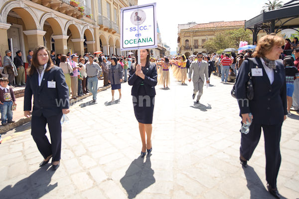 Colegio Sagrados Corazones en canonización del padre Damián