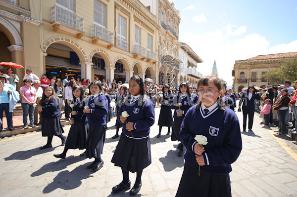 Colegio Sagrados Corazones en canonización del padre Damián