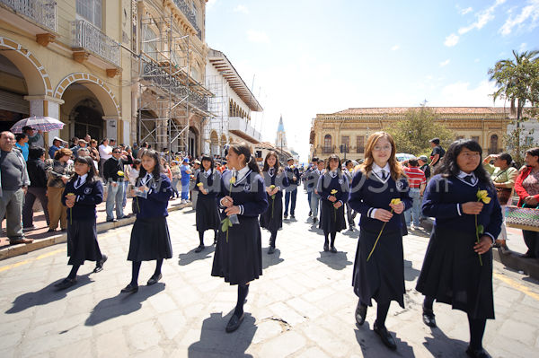 Colegio Sagrados Corazones en canonización del padre Damián