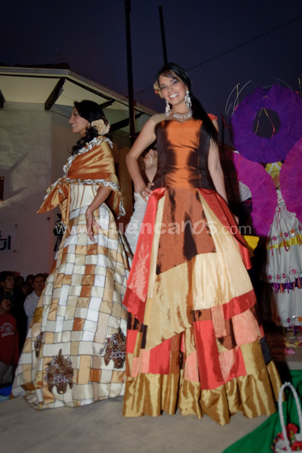 Elección Traje Típico de Candidatas a Reina de Cuenca 2009