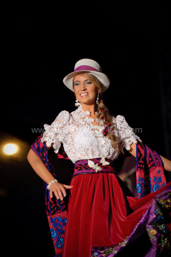 Elección Traje Típico de Candidatas a Reina de Cuenca 2009
