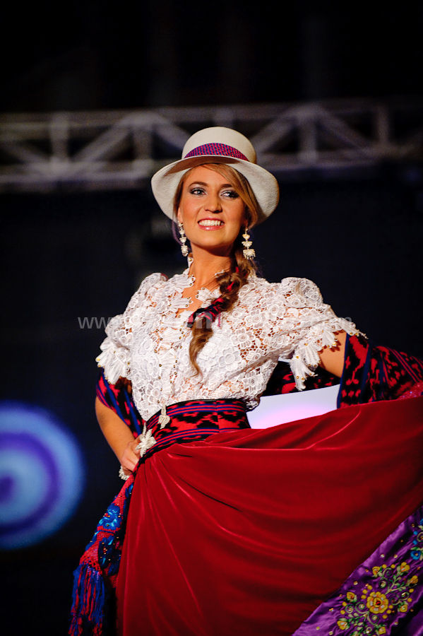 Elección Traje Típico de Candidatas a Reina de Cuenca 2009