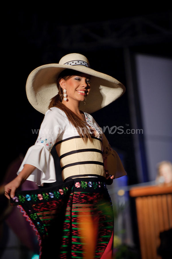 Elección Traje Típico de Candidatas a Reina de Cuenca 2009