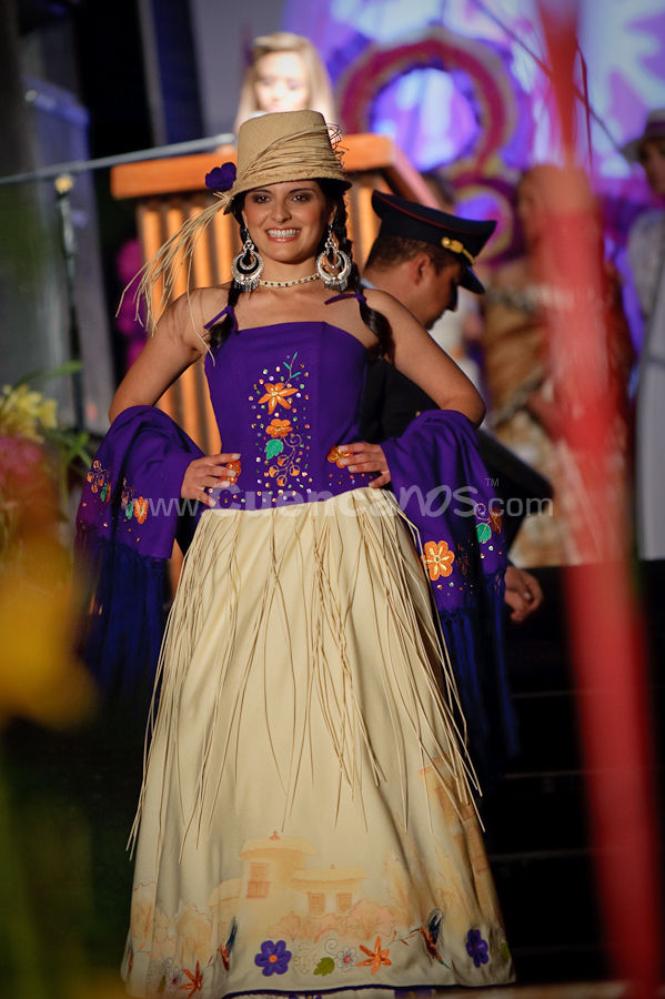 Elección Traje Típico de Candidatas a Reina de Cuenca 2009