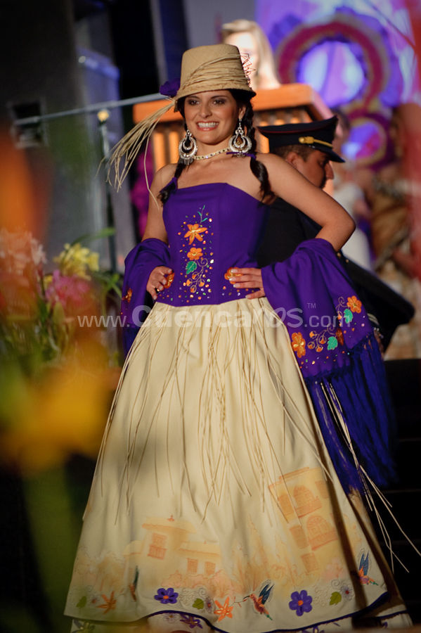 Elección Traje Típico de Candidatas a Reina de Cuenca 2009