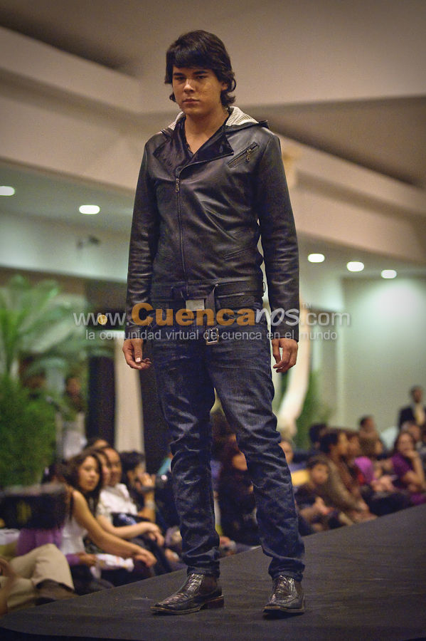 Magia Ayuda Desfile de Modas Virreina 2010