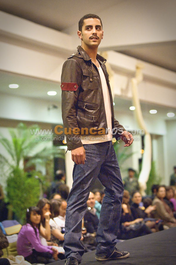 Magia Ayuda Desfile de Modas Virreina 2010