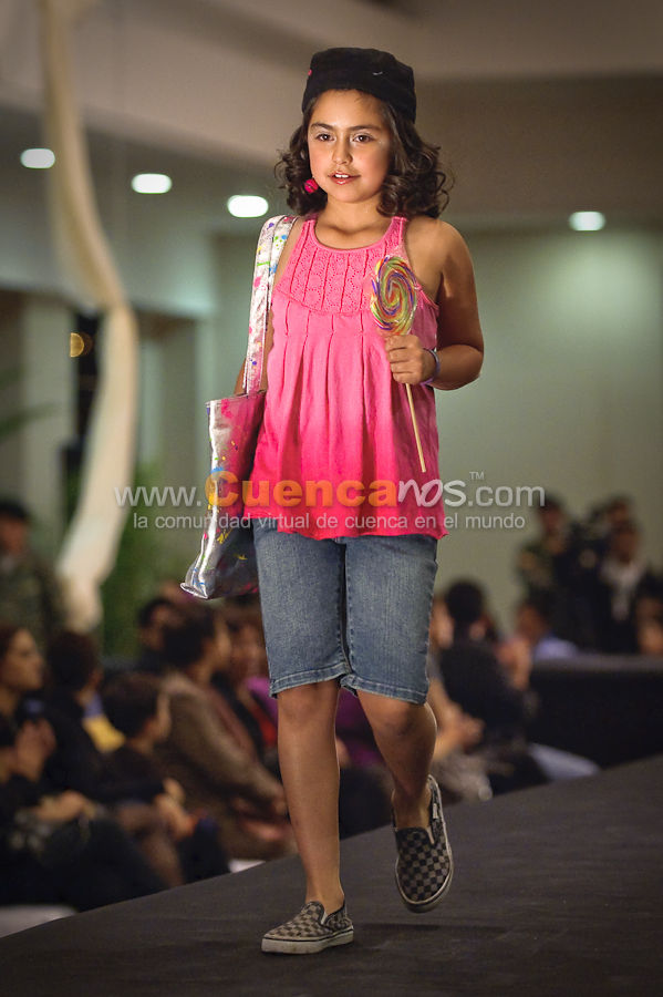 Magia Ayuda Desfile de Modas Virreina 2010