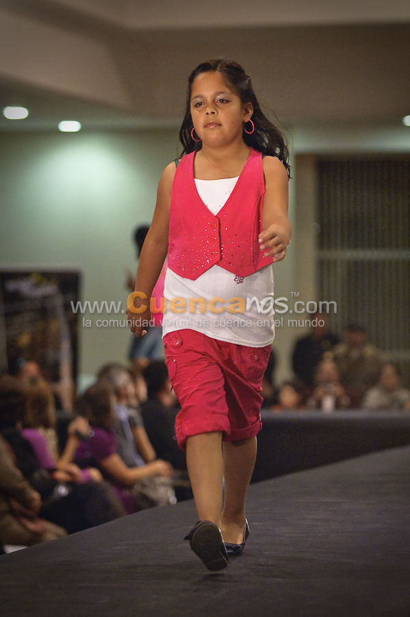 Magia Ayuda Desfile de Modas Virreina 2010