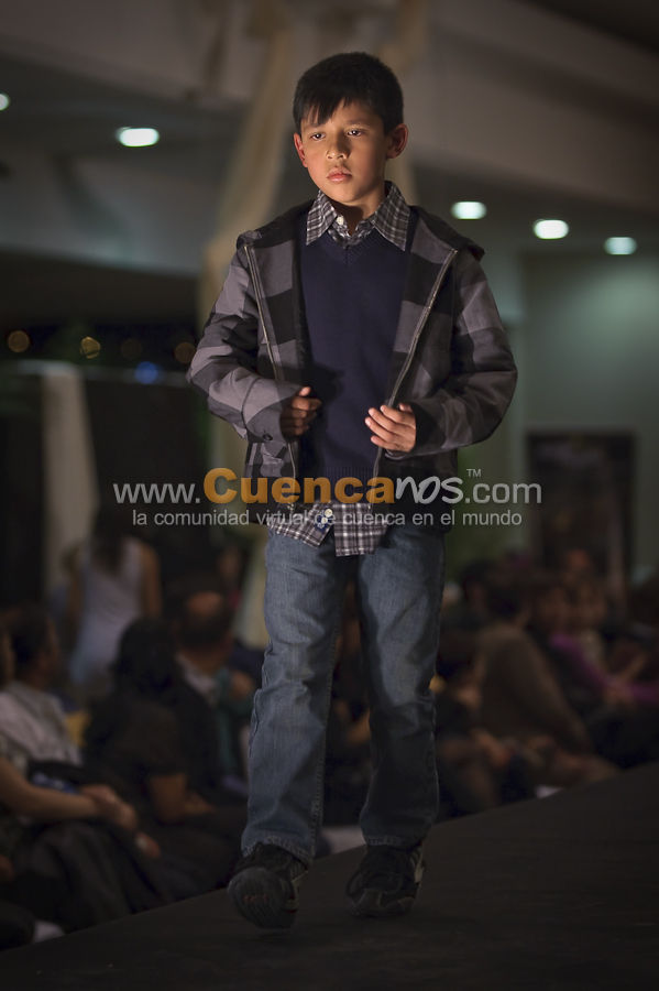 Magia Ayuda Desfile de Modas Virreina 2010