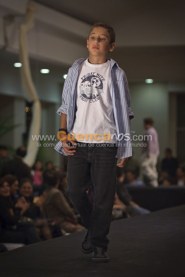 Magia Ayuda Desfile de Modas Virreina 2010