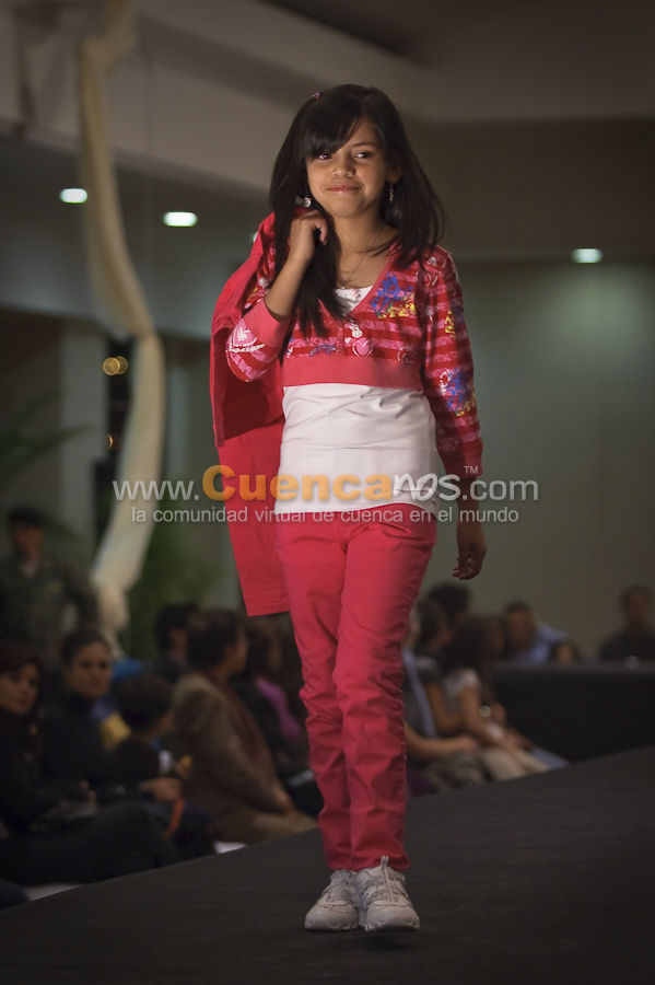 Magia Ayuda Desfile de Modas Virreina 2010
