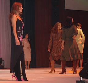 Gabriela Paredes candidata a Reina de Cuenca 2004