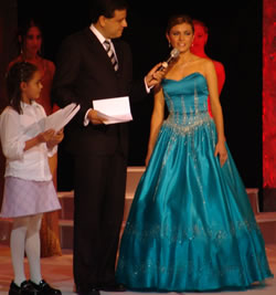 Gabriela Paredes candidata a Reina de Cuenca 2004