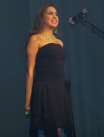 Gabriela Barzallo candidata a Reina de Cuenca 2004