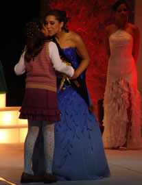 Gabriela Barzallo candidata a Reina de Cuenca 2004