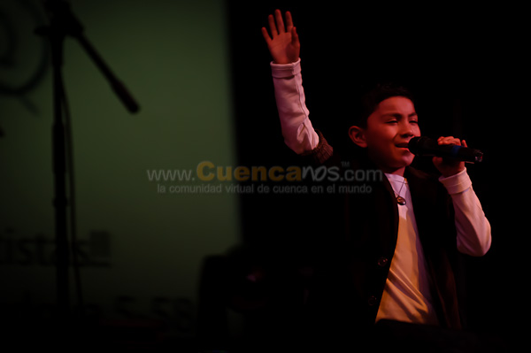 Jose David Escandon en Amigos de Mi Pais junto a Tercer Mundo