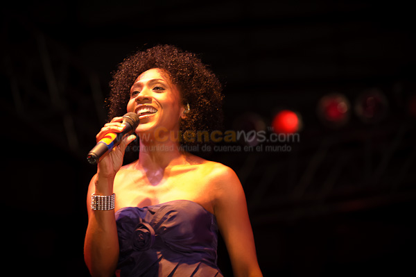 Karla Kanora en Amigos de Mi Pais junto a Tercer Mundo