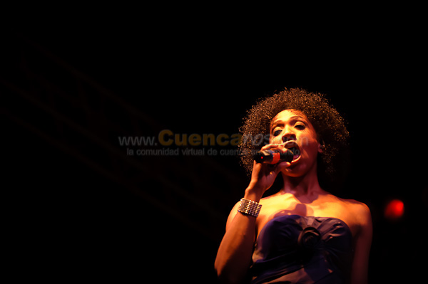 Karla Kanora en Amigos de Mi Pais junto a Tercer Mundo