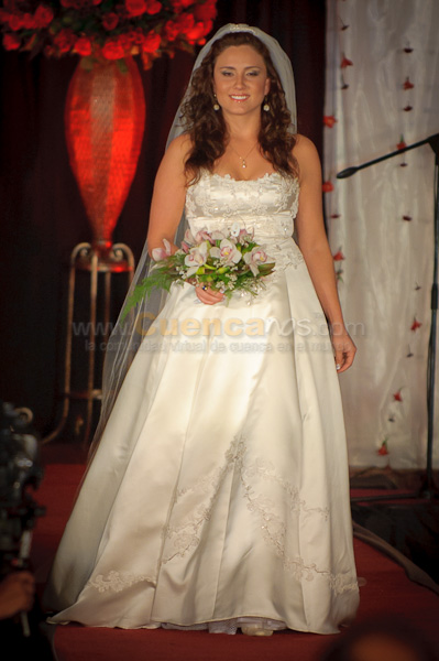 Desfile de Trajes de Novia 2011 del Club Rotario de Cuenca