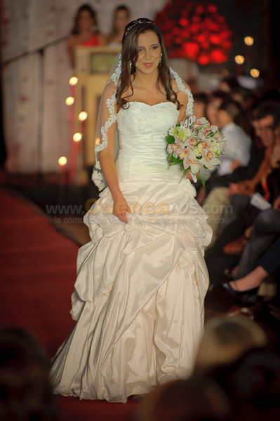 Desfile de Trajes de Novia 2011 del Club Rotario de Cuenca
