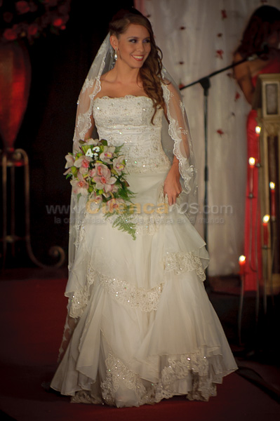 Desfile de Trajes de Novia 2011 del Club Rotario de Cuenca