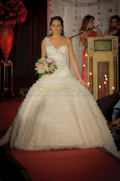 Desfile de Trajes de Novia 2011 del Club Rotario de Cuenca